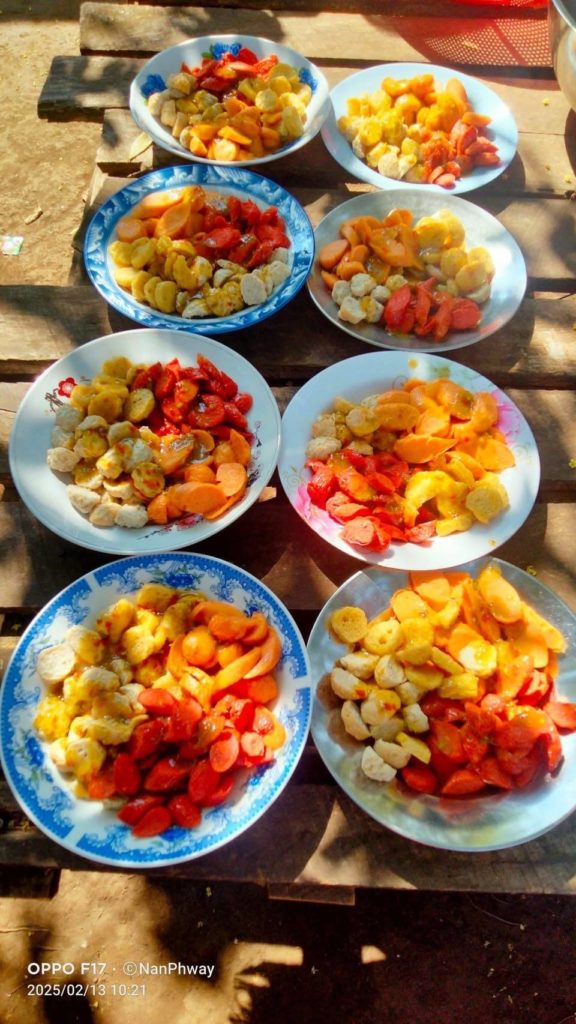 アウンサン将軍の誕生日に食事会のプレゼント